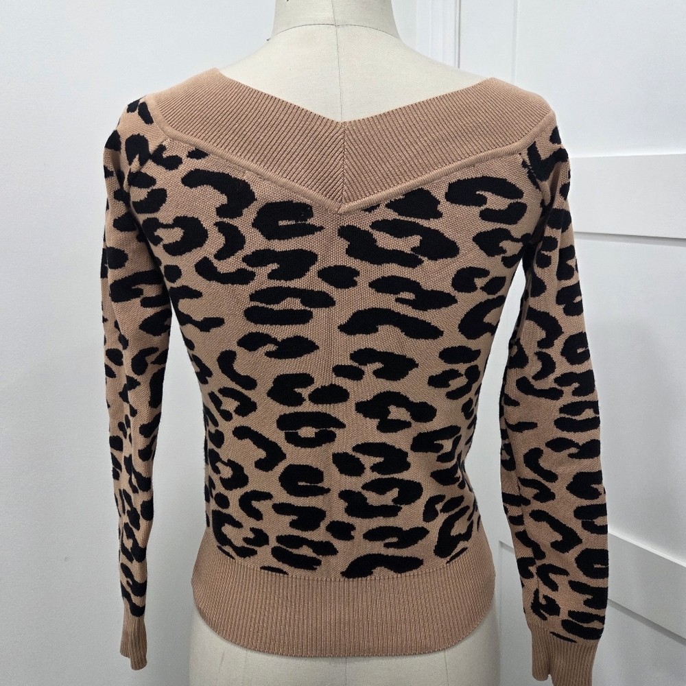Guess Black and Tan Off Shoulders Leapord Print Sweater Size S - Picture 4 of 9